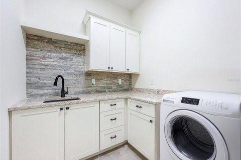 Casa en venta en Tampa, Florida, 5 dormitorios, 333.8 m2 № 1806887 - foto 26