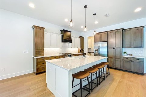 Casa en venta en Tampa, Florida, 5 dormitorios, 333.8 m2 № 1806887 - foto 5