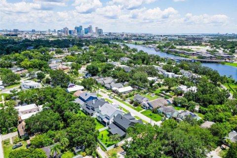 Casa en venta en Tampa, Florida, 5 dormitorios, 333.8 m2 № 1806887 - foto 19