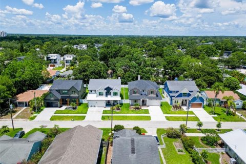 Casa en venta en Tampa, Florida, 5 dormitorios, 333.8 m2 № 1806887 - foto 21