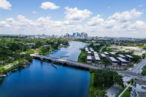 Casa en venta en Tampa, Florida, 5 dormitorios, 333.8 m2 № 1806887 - foto 23
