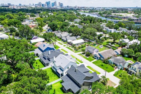 Casa en venta en Tampa, Florida, 5 dormitorios, 333.8 m2 № 1806887 - foto 18