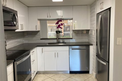 Townhouse in Plantation, Florida 3 bedrooms, 140.75 sq.m. № 1707888 - photo 22