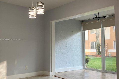 Townhouse in Plantation, Florida 3 bedrooms, 140.75 sq.m. № 1707888 - photo 4