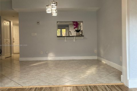 Townhouse in Plantation, Florida 3 bedrooms, 140.75 sq.m. № 1707888 - photo 5