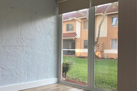 Townhouse in Plantation, Florida 3 bedrooms, 140.75 sq.m. № 1707888 - photo 2