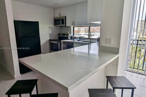 Condo in Sunny Isles Beach, Florida, 2 bedrooms  № 1477986 - photo 11
