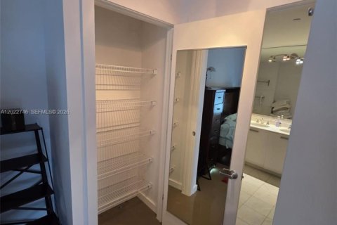 Copropriété à louer à Miami, Floride: 2 chambres, 127.09 m2 № 2257078 - photo 24