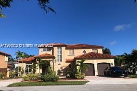 Villa ou maison à louer à Miami, Floride: 4 chambres, 237.27 m2 № 1965986 - photo 1
