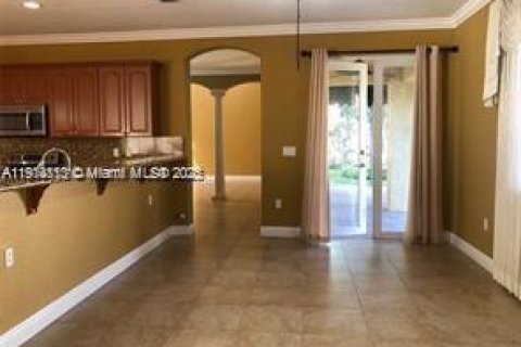 Villa ou maison à louer à Miami, Floride: 4 chambres, 237.27 m2 № 1965986 - photo 12