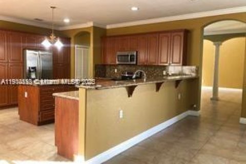 Villa ou maison à louer à Miami, Floride: 4 chambres, 237.27 m2 № 1965986 - photo 13