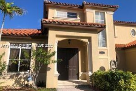 Villa ou maison à louer à Miami, Floride: 4 chambres, 237.27 m2 № 1965986 - photo 3