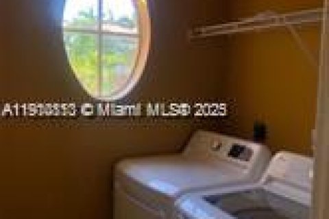 Villa ou maison à louer à Miami, Floride: 4 chambres, 237.27 m2 № 1965986 - photo 22