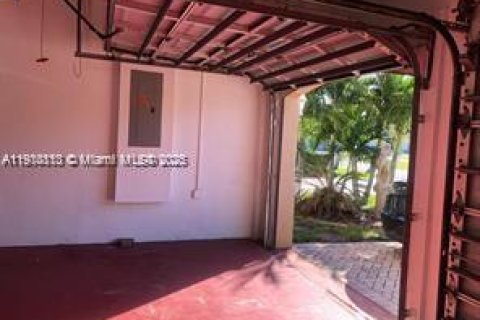 Villa ou maison à louer à Miami, Floride: 4 chambres, 237.27 m2 № 1965986 - photo 26