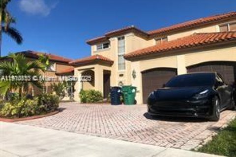 Villa ou maison à louer à Miami, Floride: 4 chambres, 237.27 m2 № 1965986 - photo 4