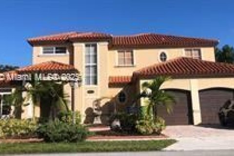 Villa ou maison à louer à Miami, Floride: 4 chambres, 237.27 m2 № 1965986 - photo 2