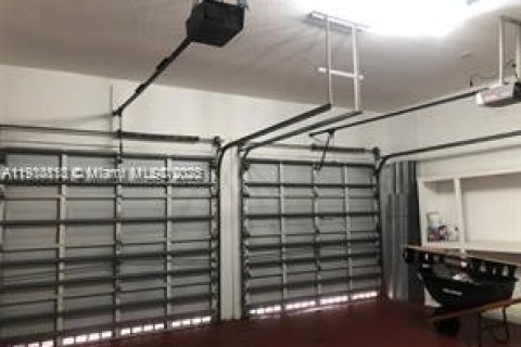 Villa ou maison à louer à Miami, Floride: 4 chambres, 237.27 m2 № 1965986 - photo 25