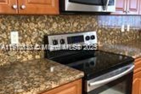 Villa ou maison à louer à Miami, Floride: 4 chambres, 237.27 m2 № 1965986 - photo 20