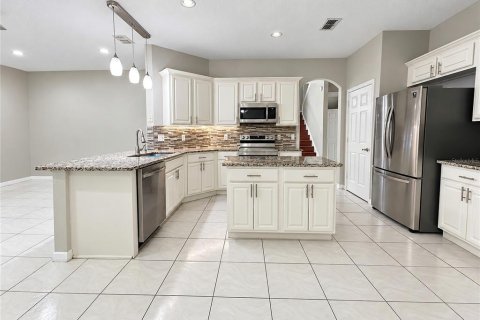 House in Orlando, Florida 4 bedrooms, 223.71 sq.m. № 2305178 - photo 2