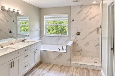 House in Orlando, Florida 4 bedrooms, 223.71 sq.m. № 2305178 - photo 6