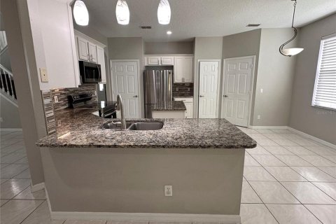 House in Orlando, Florida 4 bedrooms, 223.71 sq.m. № 2305178 - photo 3