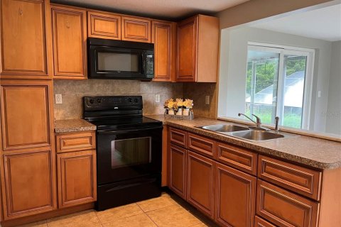 House in Hudson, Florida 2 bedrooms, 92.9 sq.m. № 2220029 - photo 9