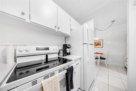Copropriété à vendre à Hallandale Beach, Floride: 1 chambre, 58.06 m2 № 2040244 - photo 16