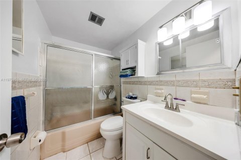 Copropriété à vendre à Hallandale Beach, Floride: 1 chambre, 58.06 m2 № 2040244 - photo 11