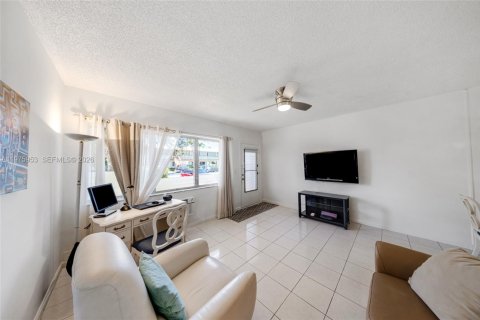 Copropriété à vendre à Hallandale Beach, Floride: 1 chambre, 58.06 m2 № 2040244 - photo 4