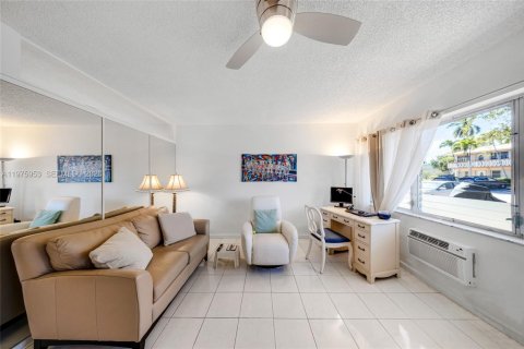Copropriété à vendre à Hallandale Beach, Floride: 1 chambre, 58.06 m2 № 2040244 - photo 2