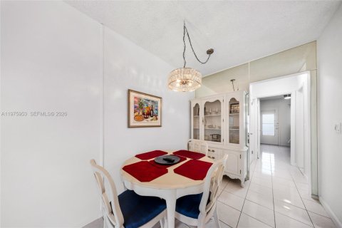Copropriété à vendre à Hallandale Beach, Floride: 1 chambre, 58.06 m2 № 2040244 - photo 12