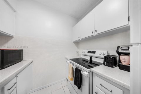 Copropriété à vendre à Hallandale Beach, Floride: 1 chambre, 58.06 m2 № 2040244 - photo 15