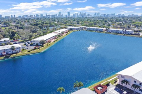 Copropriété à vendre à Hallandale Beach, Floride: 1 chambre, 58.06 m2 № 2040244 - photo 23