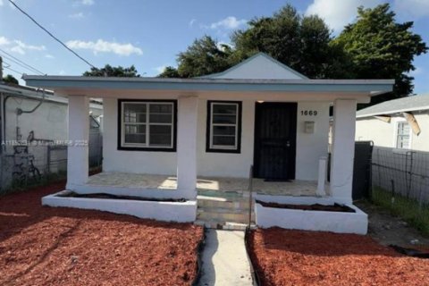 Villa ou maison à vendre à Miami, Floride: 3 chambres, 62.43 m2 № 1946984 - photo 2