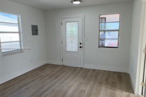 Villa ou maison à vendre à Miami, Floride: 3 chambres, 62.43 m2 № 1946984 - photo 3
