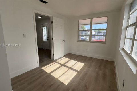 Villa ou maison à vendre à Miami, Floride: 3 chambres, 62.43 m2 № 1946984 - photo 6
