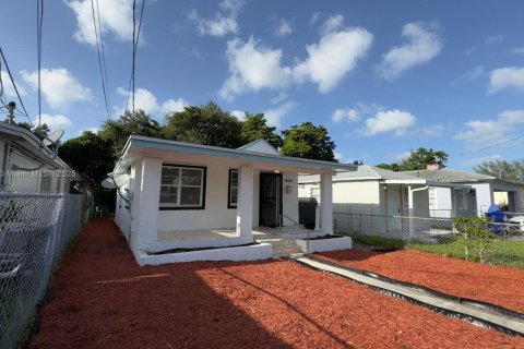 Villa ou maison à vendre à Miami, Floride: 3 chambres, 62.43 m2 № 1946984 - photo 1