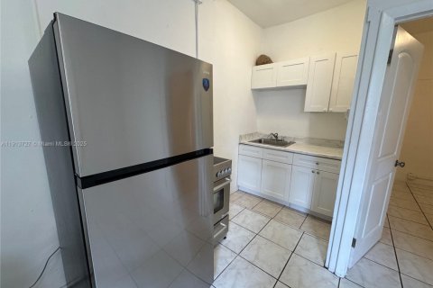 Appartement à louer à Miami, Floride: 1 chambre, 226.12 m2 № 1968934 - photo 3