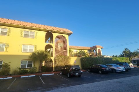 Condo in Fort Lauderdale, Florida, 1 bedroom  № 1955389 - photo 1