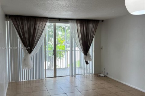 Copropriété à louer à Miami, Floride: 1 chambre, 84.45 m2 № 2085479 - photo 6