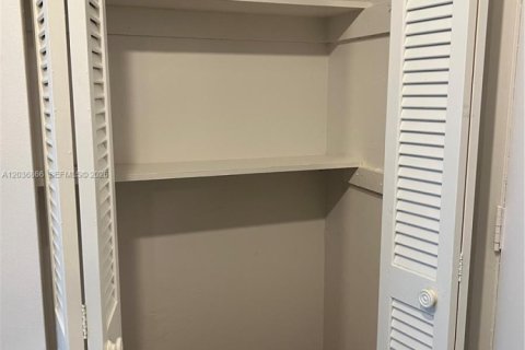 Copropriété à louer à Miami, Floride: 1 chambre, 84.45 m2 № 2085479 - photo 25