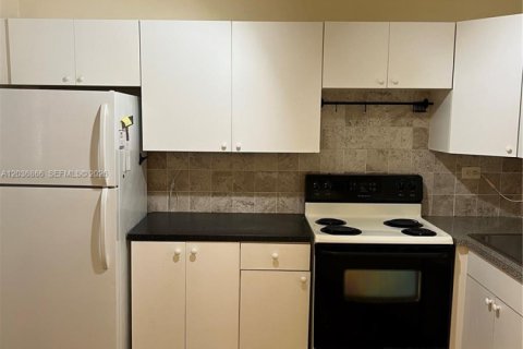 Copropriété à louer à Miami, Floride: 1 chambre, 84.45 m2 № 2085479 - photo 2