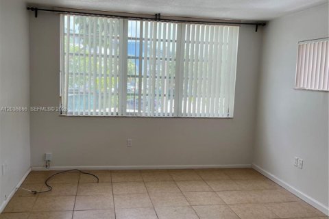 Copropriété à louer à Miami, Floride: 1 chambre, 84.45 m2 № 2085479 - photo 15