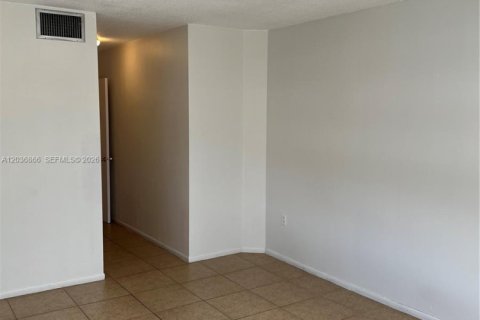 Copropriété à louer à Miami, Floride: 1 chambre, 84.45 m2 № 2085479 - photo 17