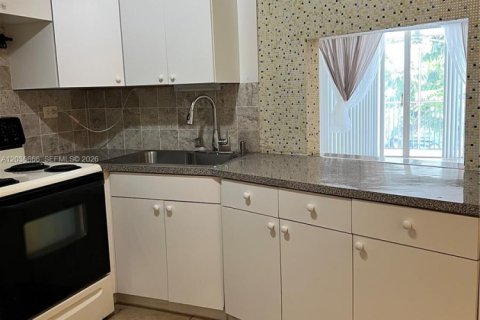 Copropriété à louer à Miami, Floride: 1 chambre, 84.45 m2 № 2085479 - photo 3