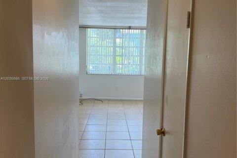 Copropriété à louer à Miami, Floride: 1 chambre, 84.45 m2 № 2085479 - photo 14