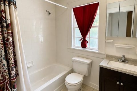Commercial property in Saint Petersburg, Florida 5 bedrooms, 289.11 sq.m. № 2223316 - photo 8