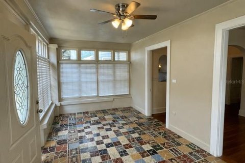Commercial property in Saint Petersburg, Florida 5 bedrooms, 289.11 sq.m. № 2223316 - photo 9