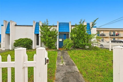 Commercial property in Tampa, Florida 156.45 sq.m. № 2267087 - photo 2