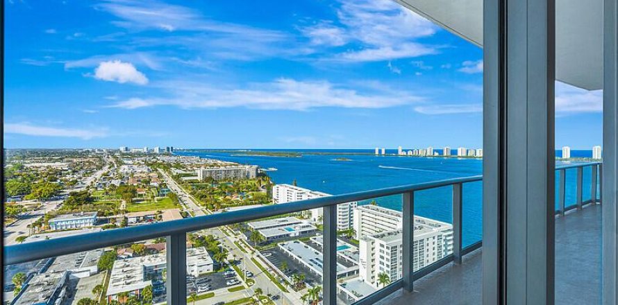 Condo à Lake Park, Floride, 2 chambres  № 2272303